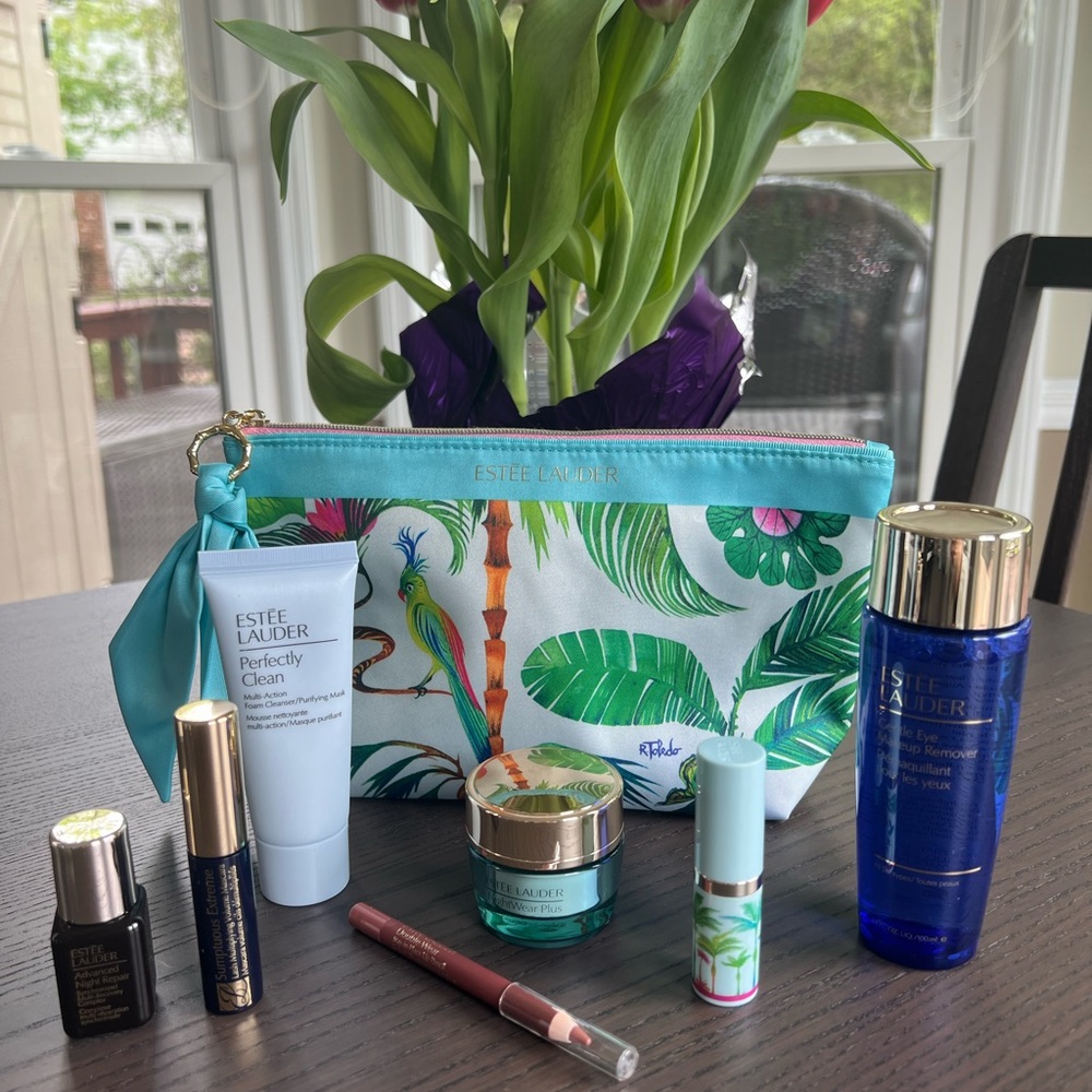 Brand new, unused, unopened Estee Lauder bundle